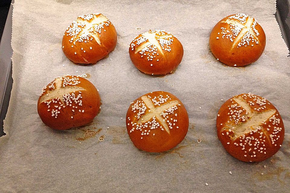 Schwäbische Laugenbrötchen