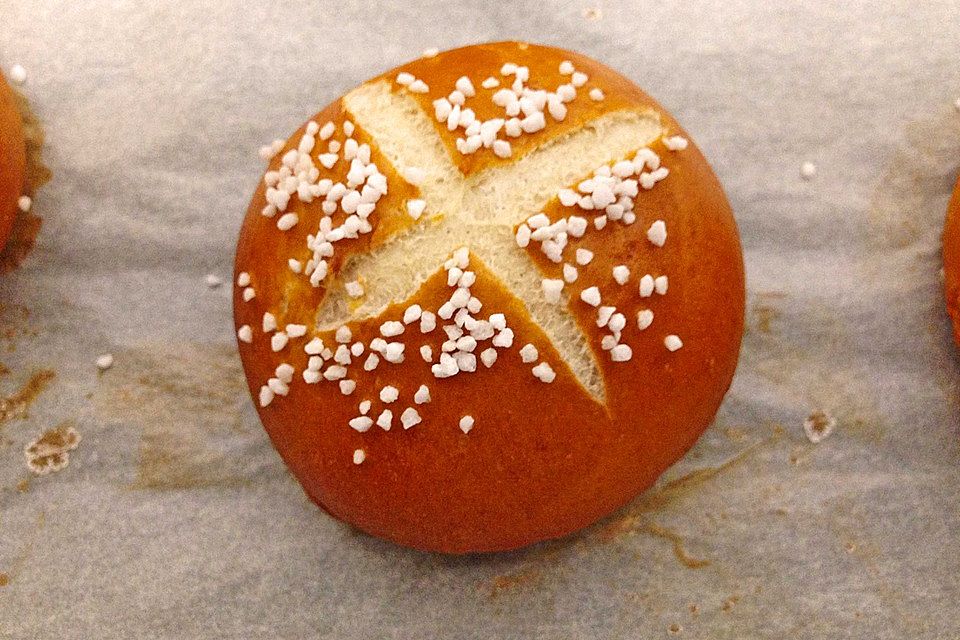 Schwäbische Laugenbrötchen