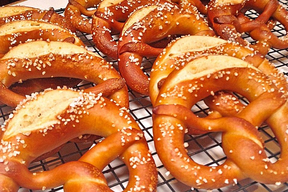 Schwäbische Laugenbrötchen