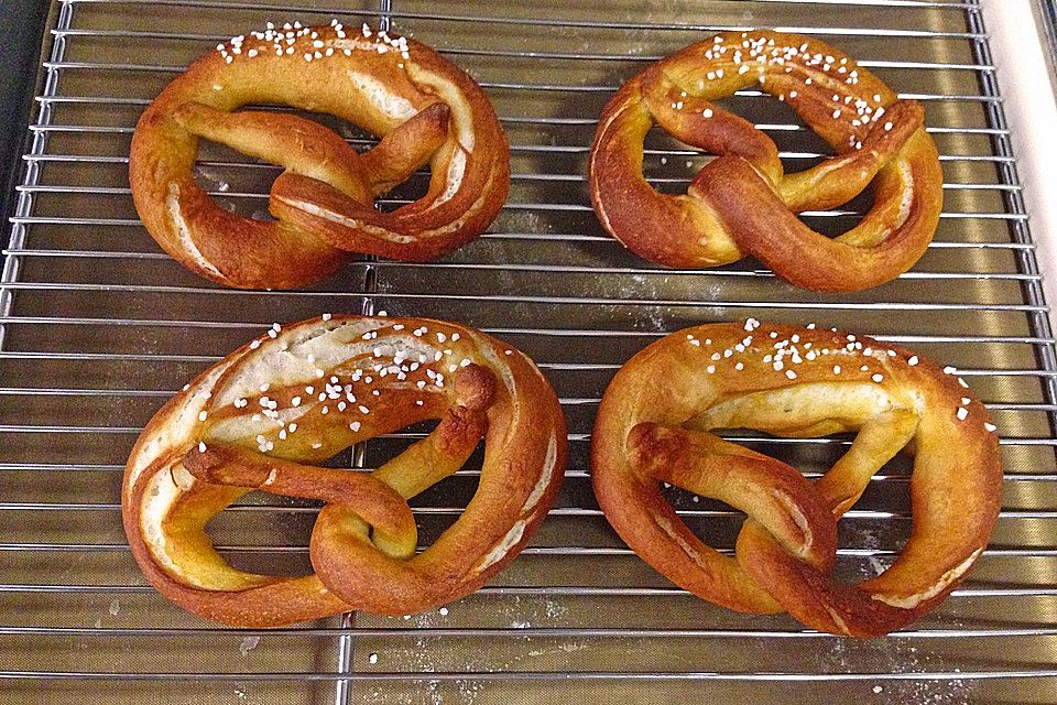 Schwäbische Laugenbrötchen