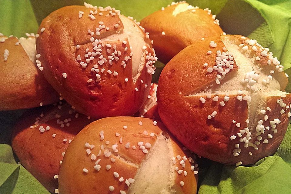 Schwäbische Laugenbrötchen