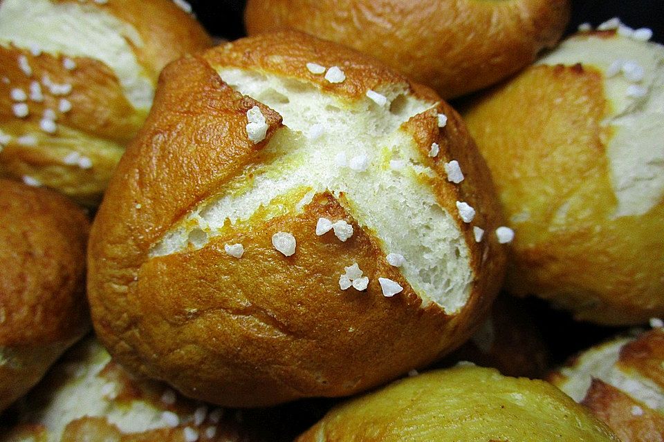 Schwäbische Laugenbrötchen
