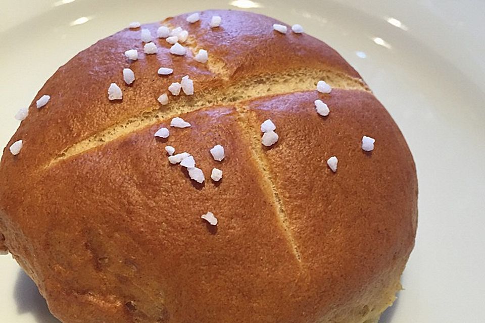 Schwäbische Laugenbrötchen