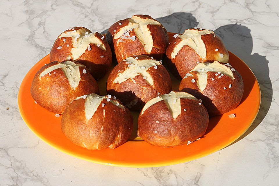 Schwäbische Laugenbrötchen