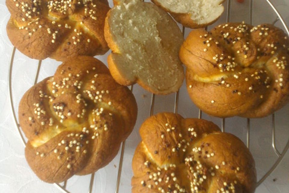 Schwäbische Laugenbrötchen