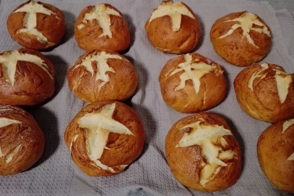 Schwäbische Laugenbrötchen
