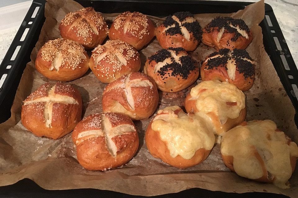 Schwäbische Laugenbrötchen