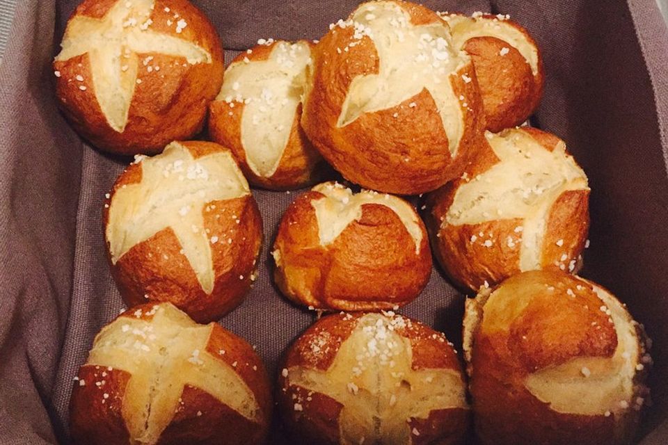 Schwäbische Laugenbrötchen