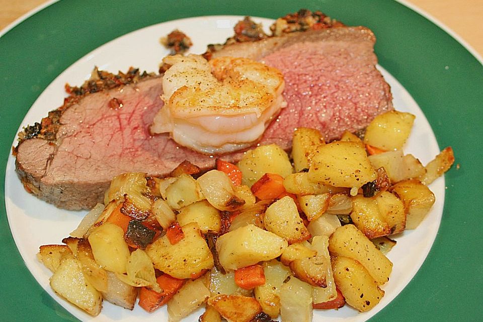 Feuervogels Roastbeef unter einer Oliven - Tomaten - Kruste mit Rosmarin - Gemüse