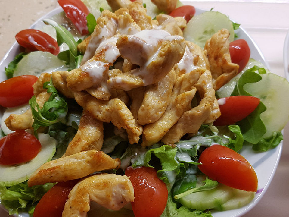 Knackiger Salat mit Curry - Hähnchen von NIFO | Chefkoch
