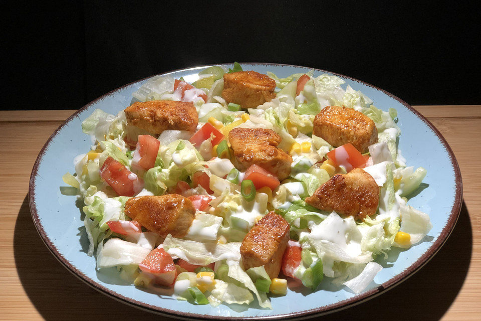 Knackiger Salat mit Curry - Hähnchen