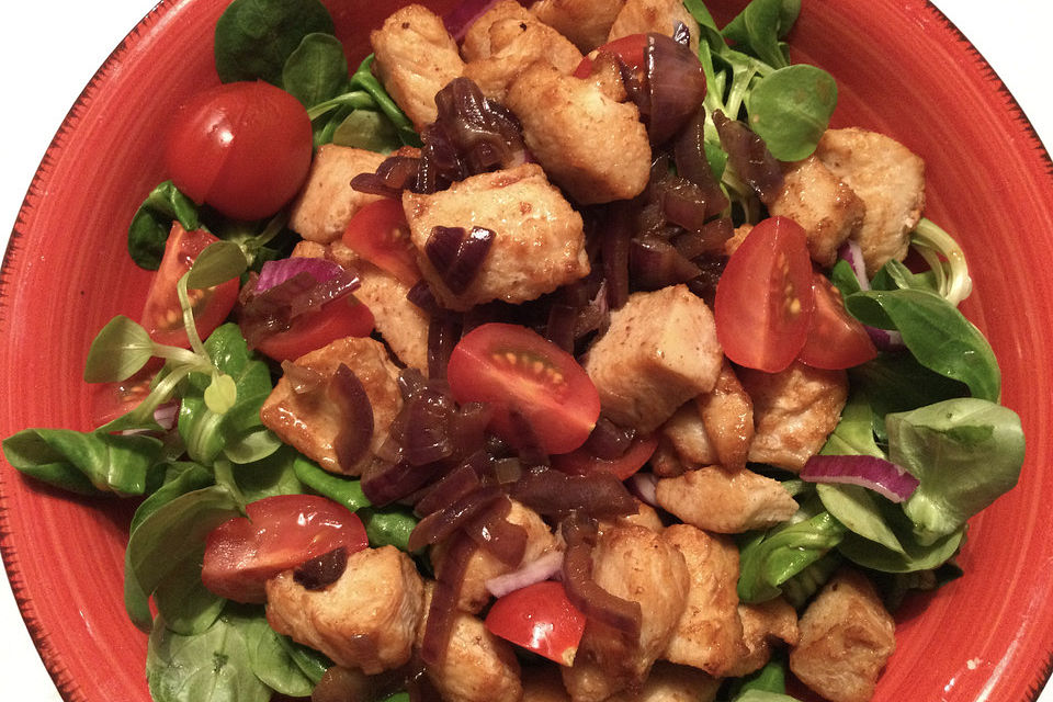 Knackiger Salat mit Curry - Hähnchen