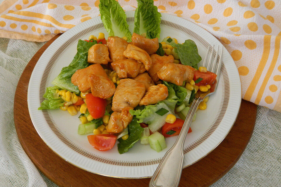 Knackiger Salat mit Curry - Hähnchen