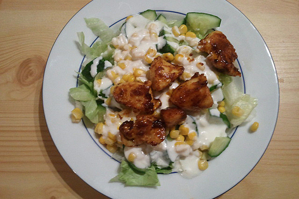 Knackiger Salat mit Curry - Hähnchen