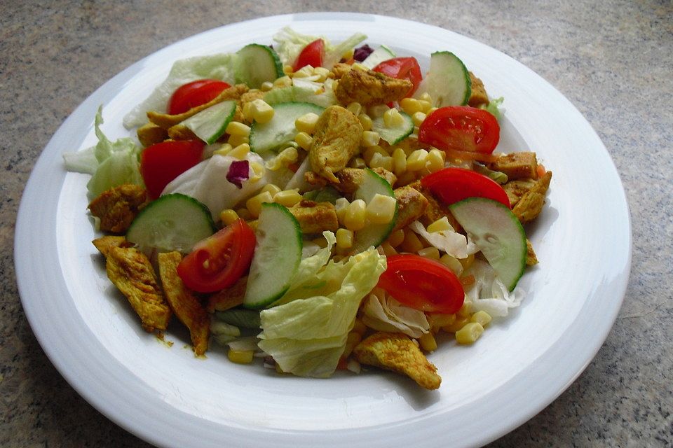 Knackiger Salat mit Curry - Hähnchen