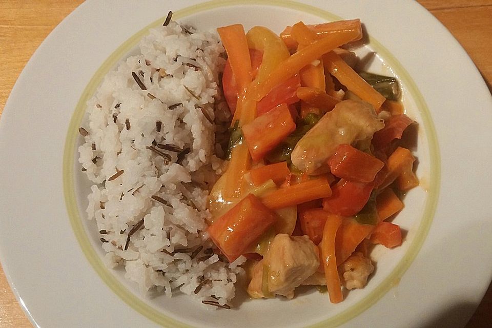 Fruchtig - scharfes, grünes Thai - Curry mit Hähnchen oder Pute