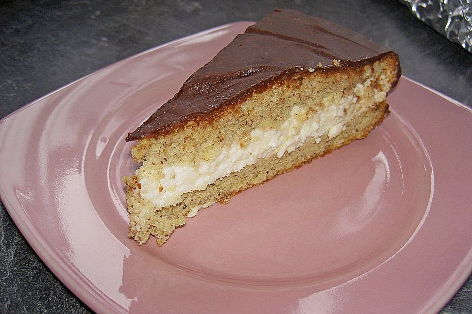 Mandel - Milchcreme - Torte mit Schokolade