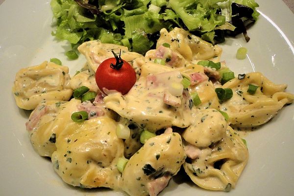 Tortellini in Schinken - Käse - Sahne - Sauce von Zauberfee026 | Chefkoch