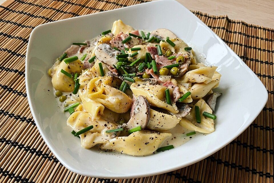 Tortellini in Schinken - Käse - Sahne - Sauce