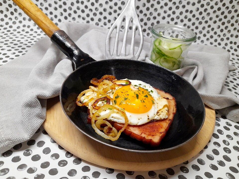 Leberkäse mit Zwiebeln und Spiegelei von susili101| Chefkoch