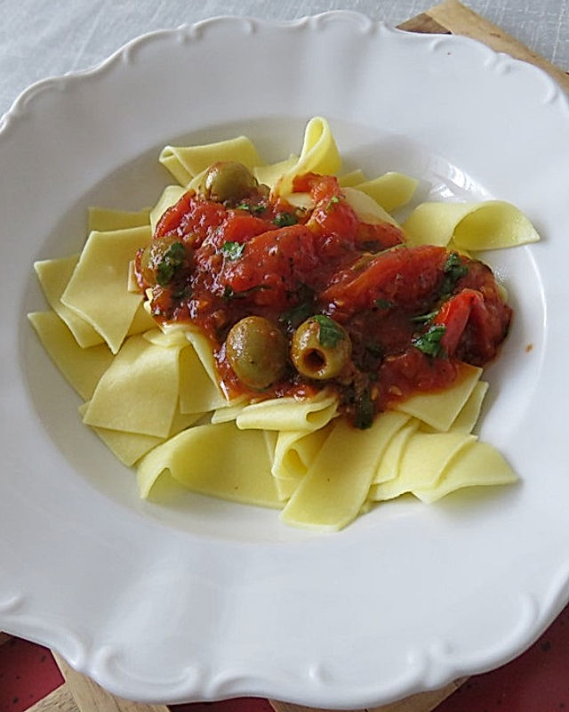Tomaten - Oliven - Pappardelle