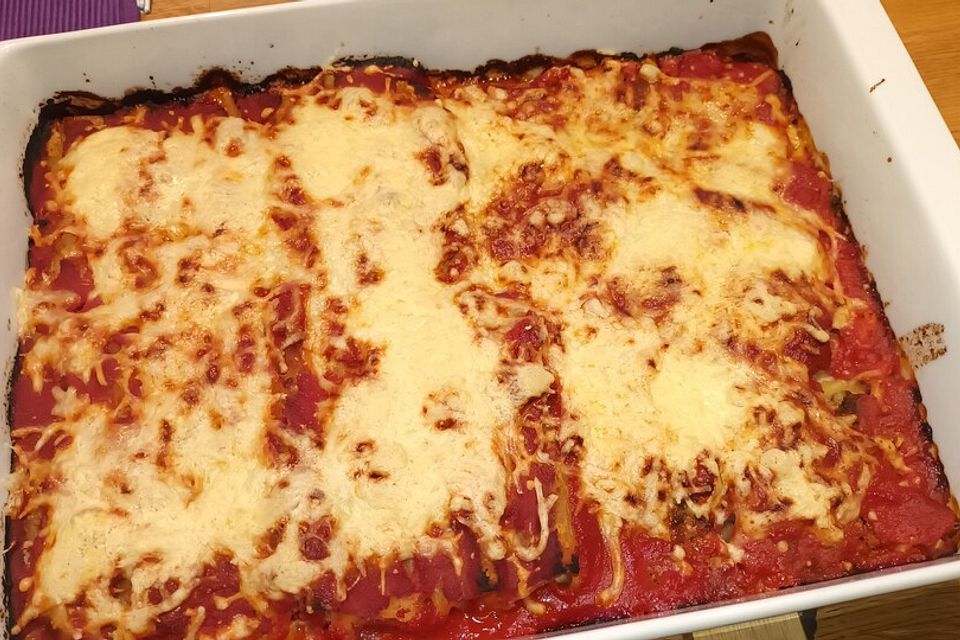 Überbackene Cannelloni mit Hackfleisch und Béchamelsoße