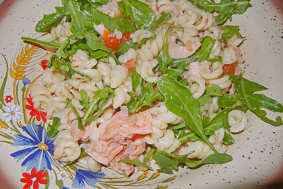 Pasta mit Räucherlachs und Zitronenpesto