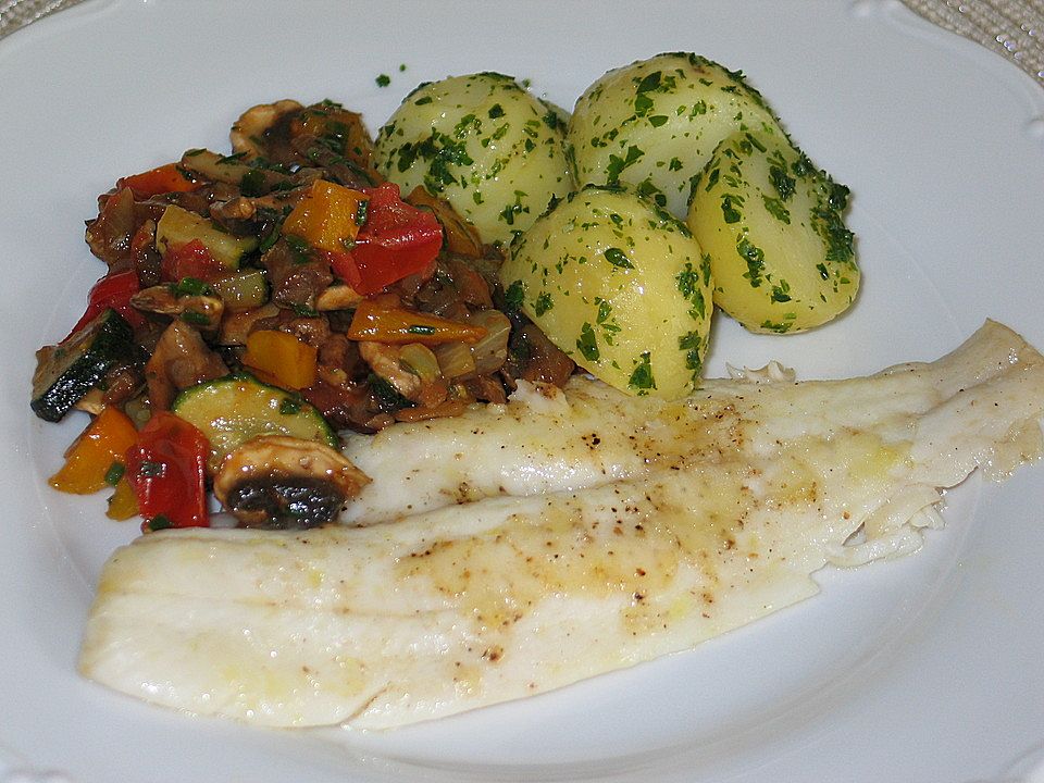 Mediterraner Fisch mit Gemüsesoße von 77Kappi77| Chefkoch