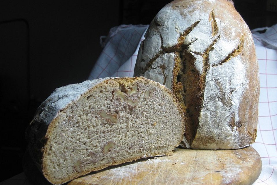 Burgis Walnussbrot mit Sauerteig