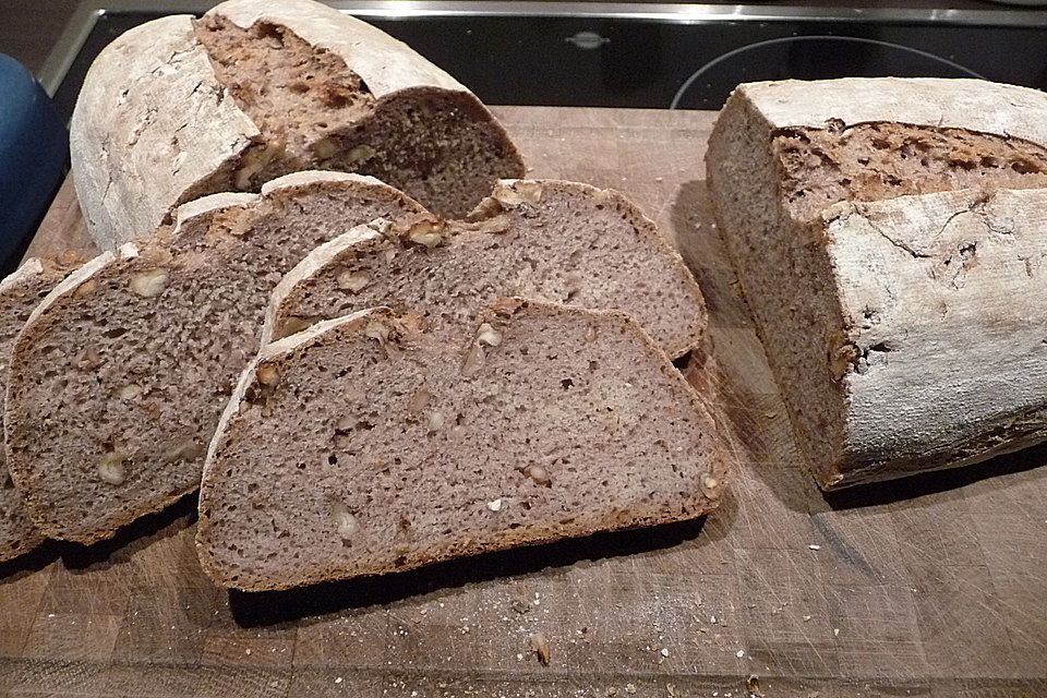 Burgis Walnussbrot mit Sauerteig