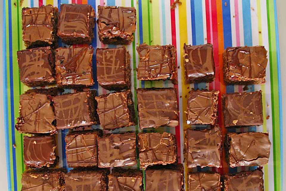 Mandel-Nougat-Würfel - Plätzchen Mandel-Nougat-Würfel - Plätzchen