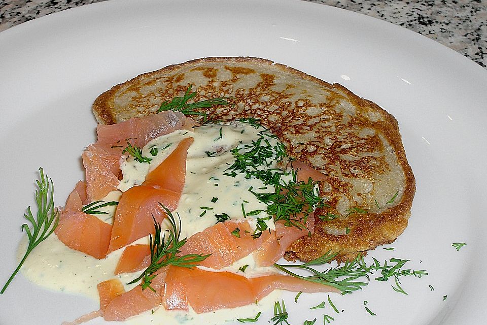 Buchweizen - Blini mit Lachs und Senfcreme