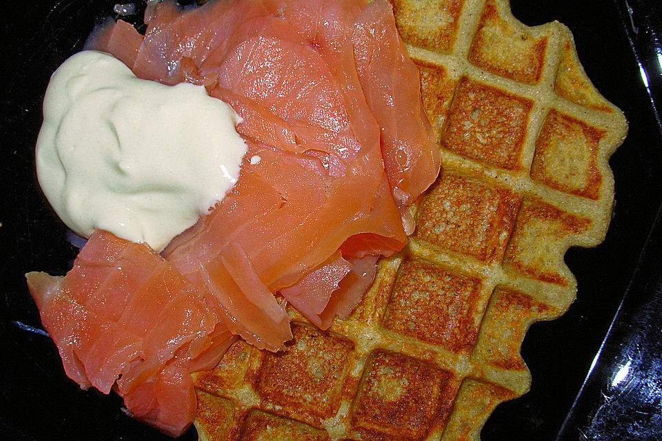 Buchweizen - Blini mit Lachs und Senfcreme