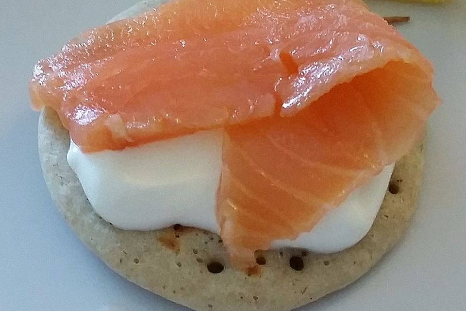 Buchweizen - Blini mit Lachs und Senfcreme