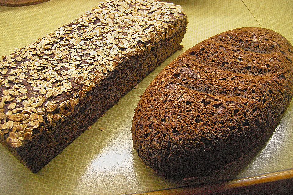 Schwarzbrot - nur mit Sauerteig