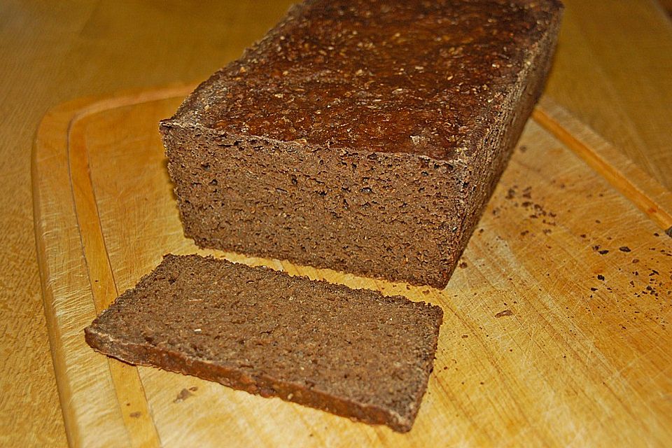 Schwarzbrot - nur mit Sauerteig