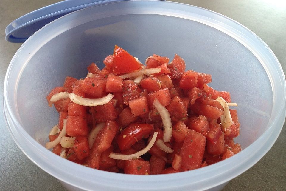 Tomaten - Melonen - Salat mit Basilikum