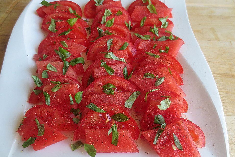 Tomaten - Melonen - Salat mit Basilikum