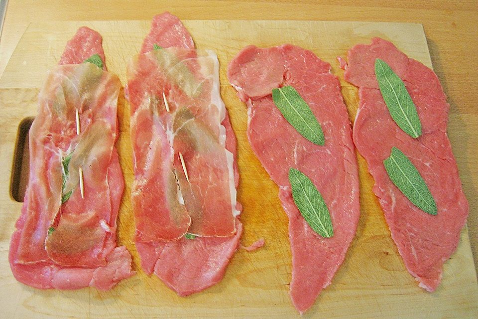 Saltimbocca vom Kalbsschnitzel mit frischen Pfifferlingen