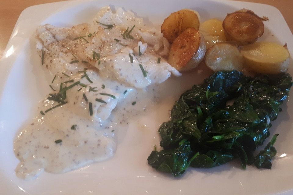 Seezungenfilets in beurre blanc mit weißen Champignons