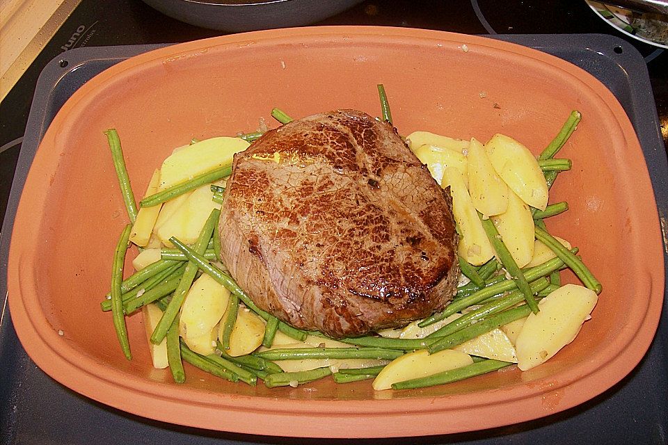 Rinderbraten mit grünen Bohnen und Kartoffeln