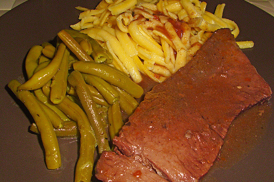 Rinderbraten mit grünen Bohnen und Kartoffeln