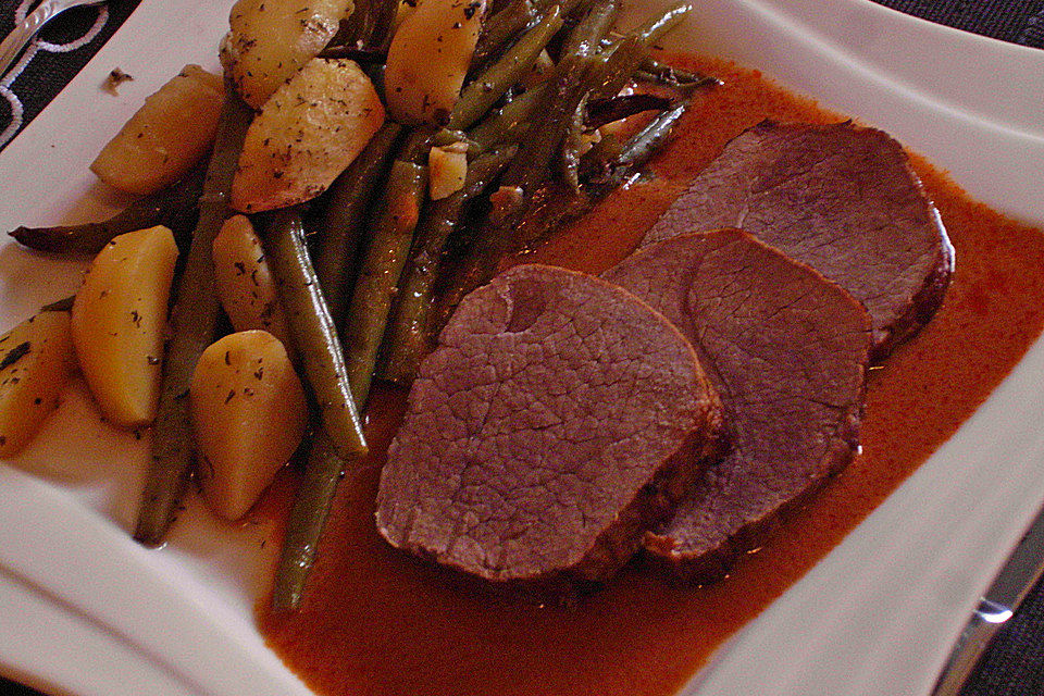 Rinderbraten mit grünen Bohnen und Kartoffeln