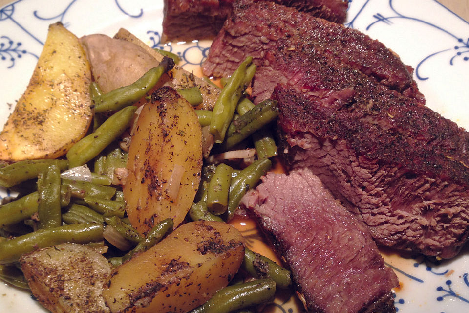 Rinderbraten mit grünen Bohnen und Kartoffeln