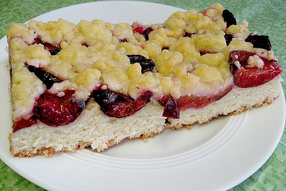 Pflaumenhefekuchen mit Streuseln