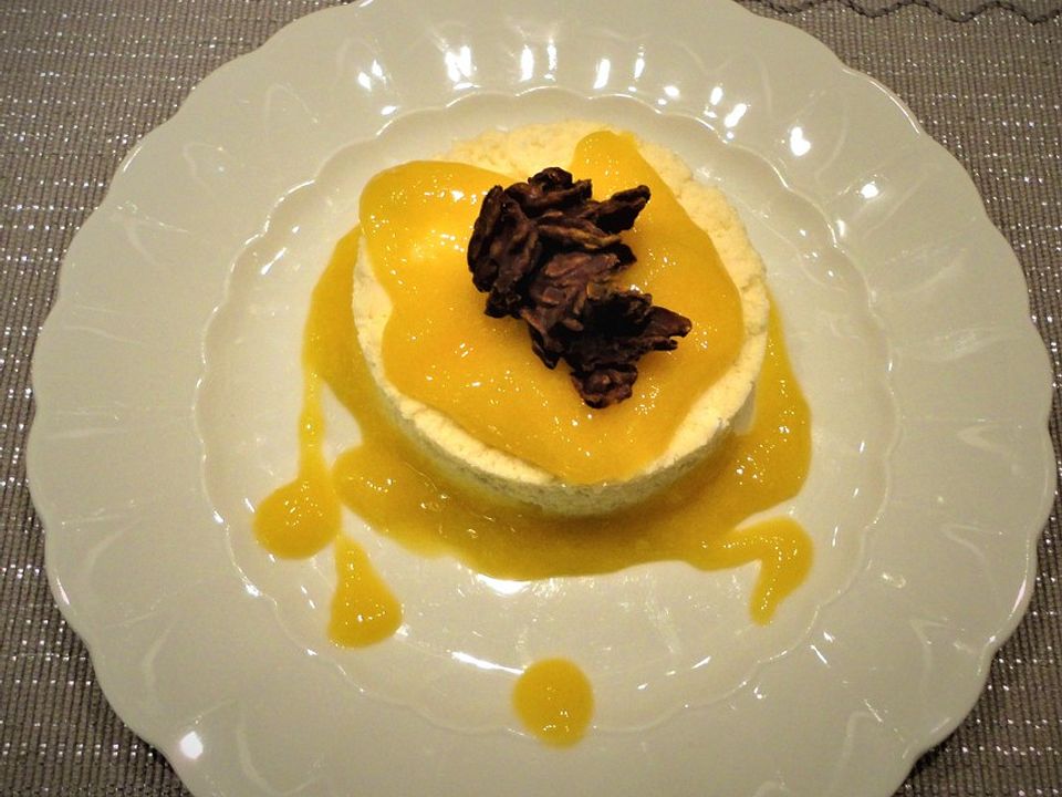 Weiße Mousse au Chocolat mit Mangopüree von francette| Chefkoch