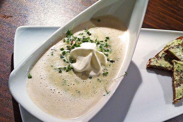 Schaumsüppchen von der Petersilienwurzel von UschiG| Chefkoch Schaumsüppchen von der Petersilienwurzel von UschiG| Chefkoch