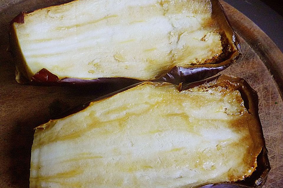Auberginenpüree mit Schafskäse Auberginenpüree mit Schafskäse