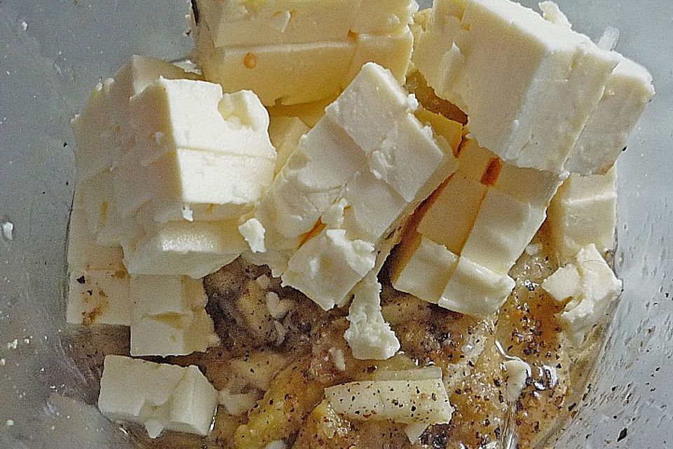 Auberginenpüree mit Schafskäse Auberginenpüree mit Schafskäse