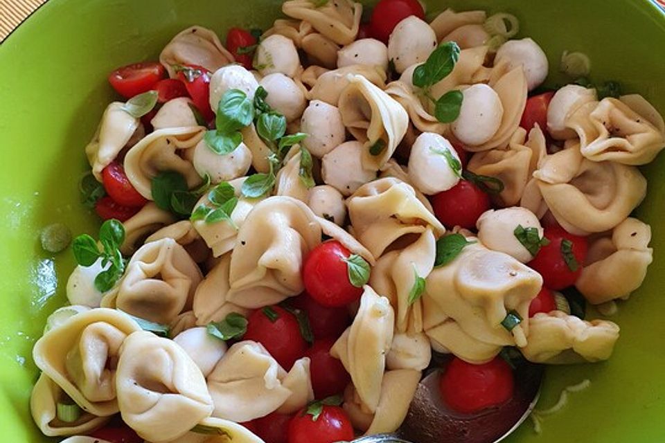 Tortellinisalat